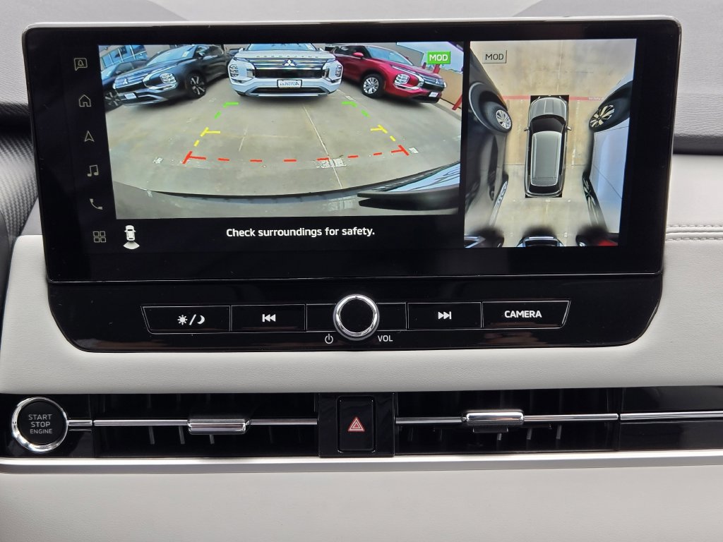 New 2026 Mitsubishi Outlander LE FWD image 14