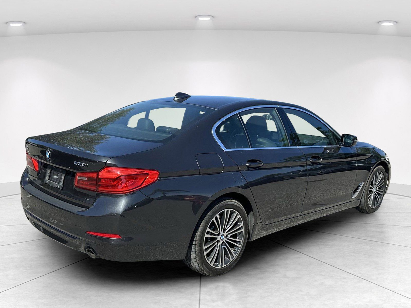 Used 2020 BMW 530i xDrive w/ Premium Package AWD/4WD image 4