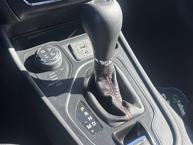 Used 2019 Jeep Cherokee Trailhawk w/ Comfort/Convenience Group AWD/4WD image 16