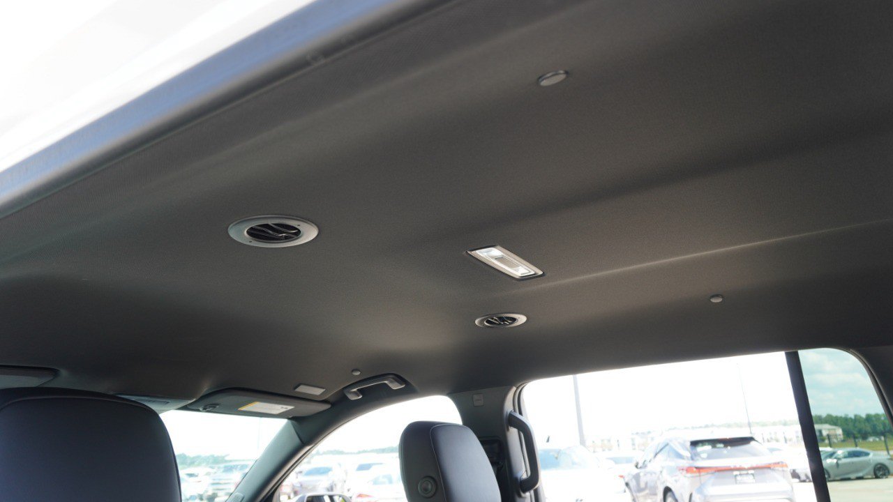 Used 2025 GMC Acadia Elevation w/ Elevation Premium Package FWD image 33