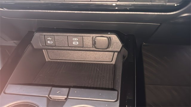 Used 2025 Toyota Prius Plug-In Hybrid image 19