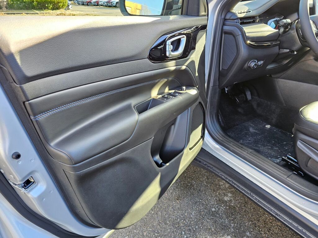 New 2026 Jeep Compass Latitude image 18