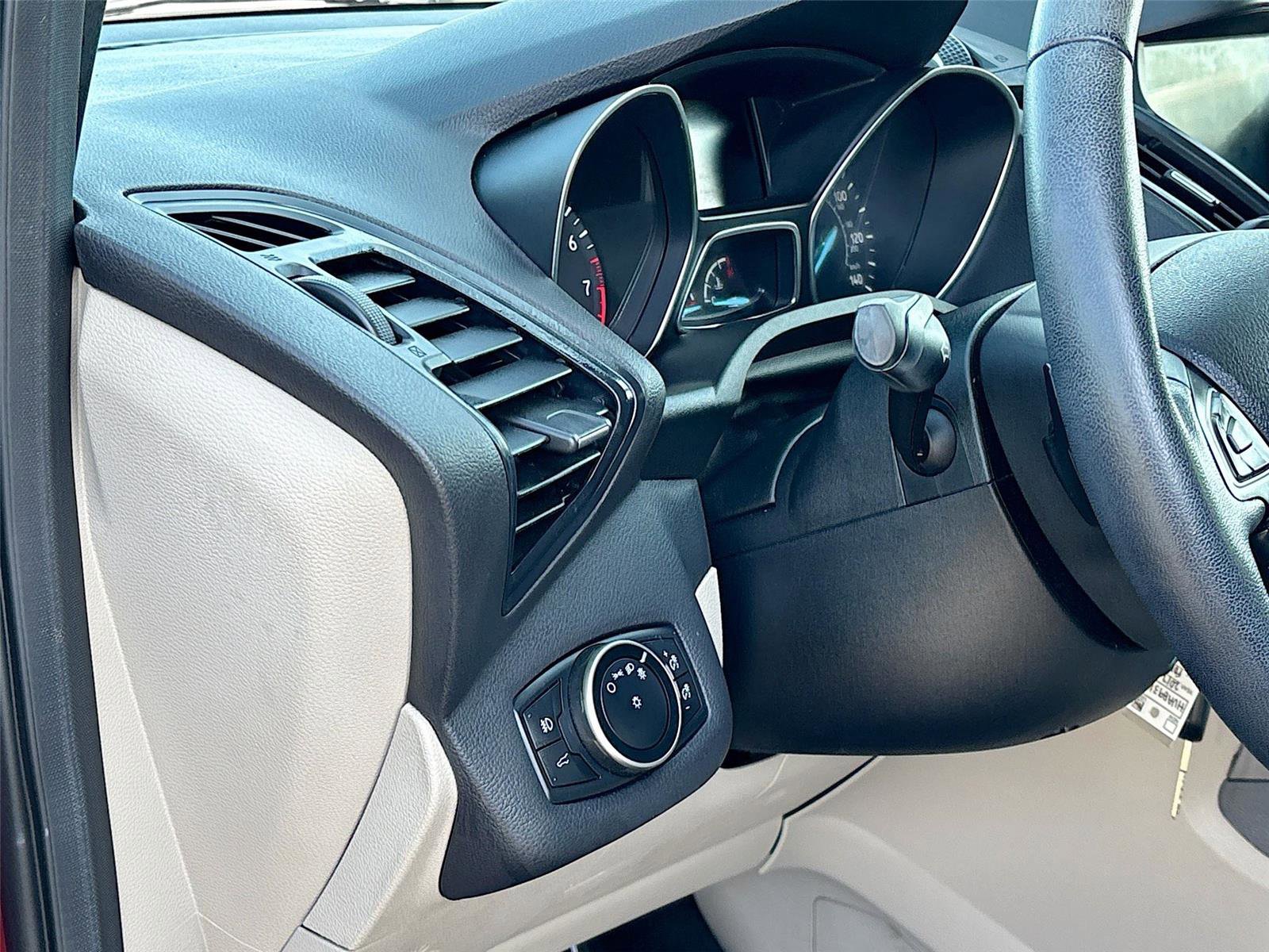 Used 2017 Ford Escape SE w/ SE Leather Comfort Package image 10