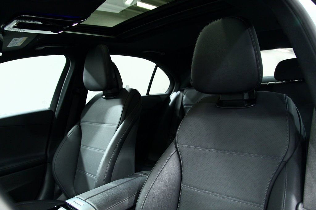 Used 2025 Mercedes-Benz C 300 4MATIC Sedan image 17