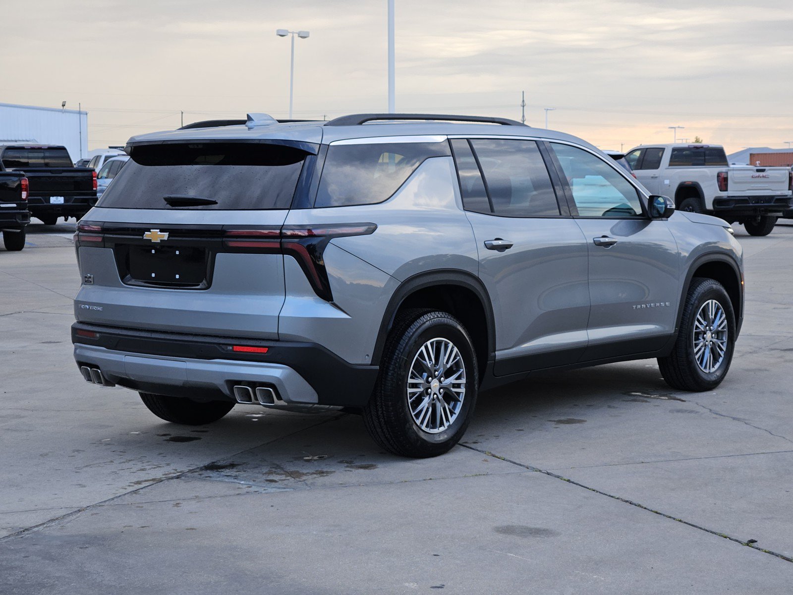 New 2027 Chevrolet Traverse LT w/ Enhanced Driving Package FWD image 4