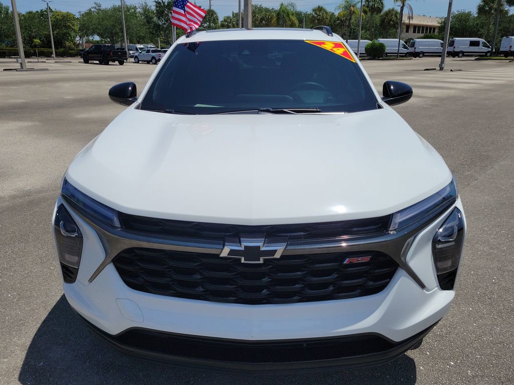 Used 2024 Chevrolet Trax RS w/ Sunroof Package FWD image 8