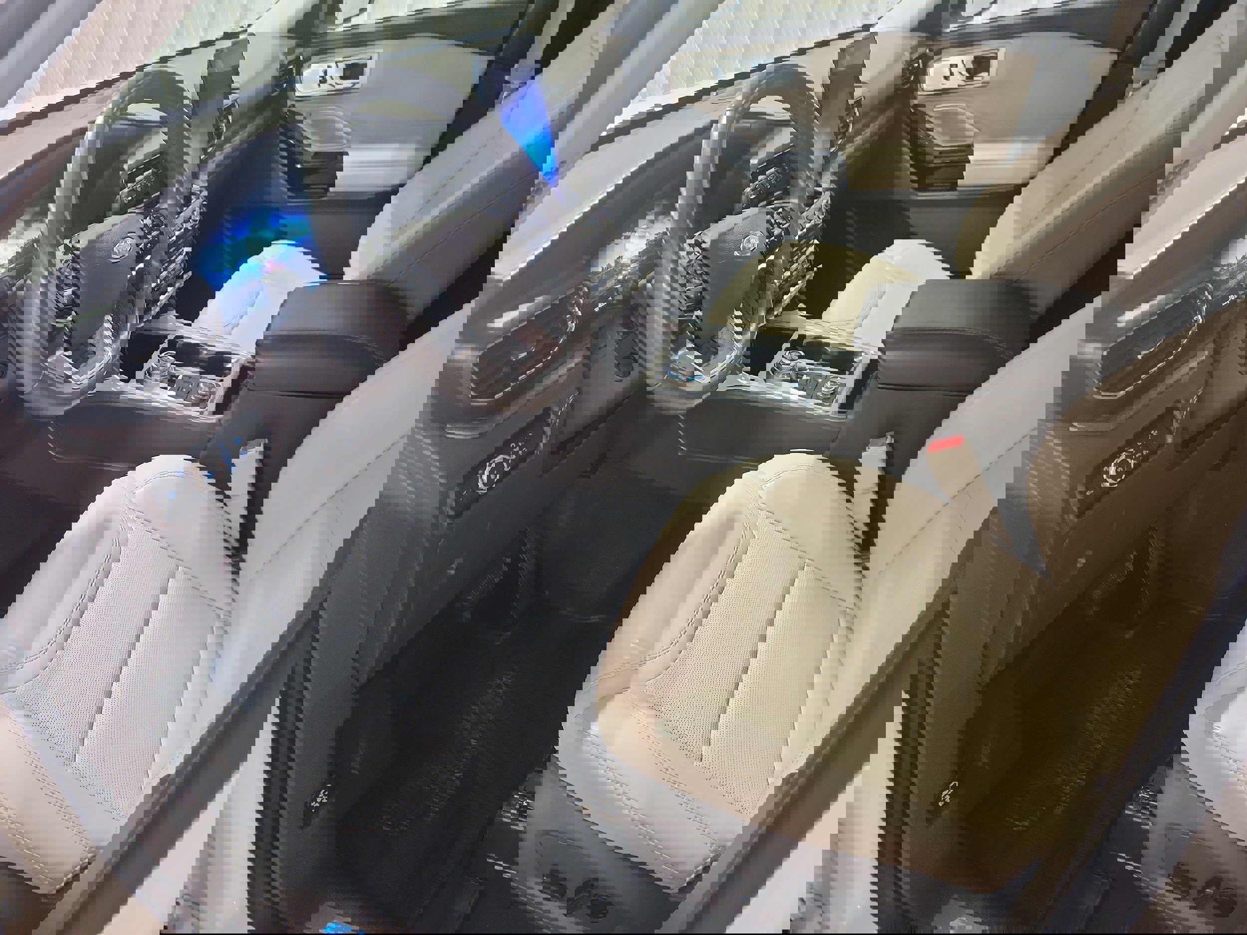 Used 2023 Ford Explorer Platinum w/ Technology Package image 12