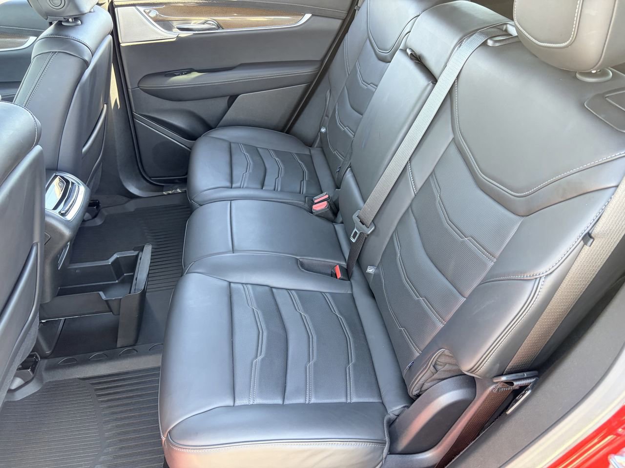 Certified 2025 Cadillac XT6 Premium Luxury w/ Platinum Package image 18