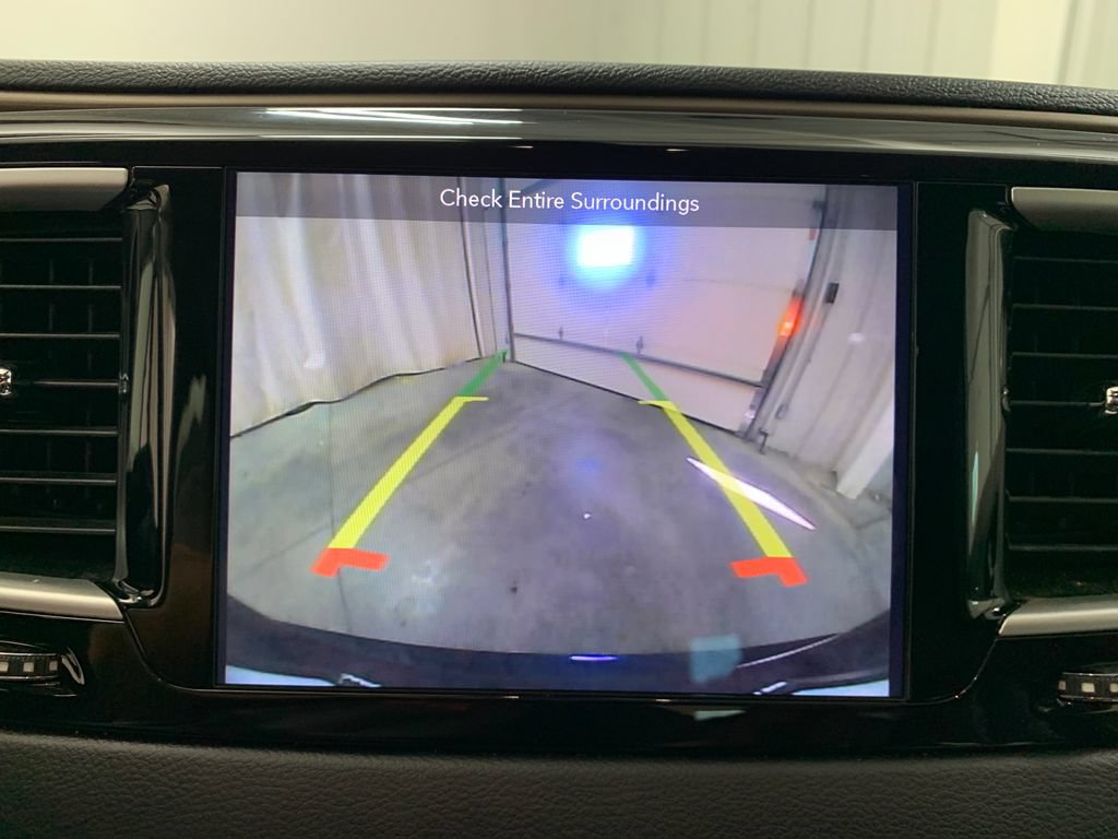Used 2018 Chrysler Pacifica Touring-L FWD image 32