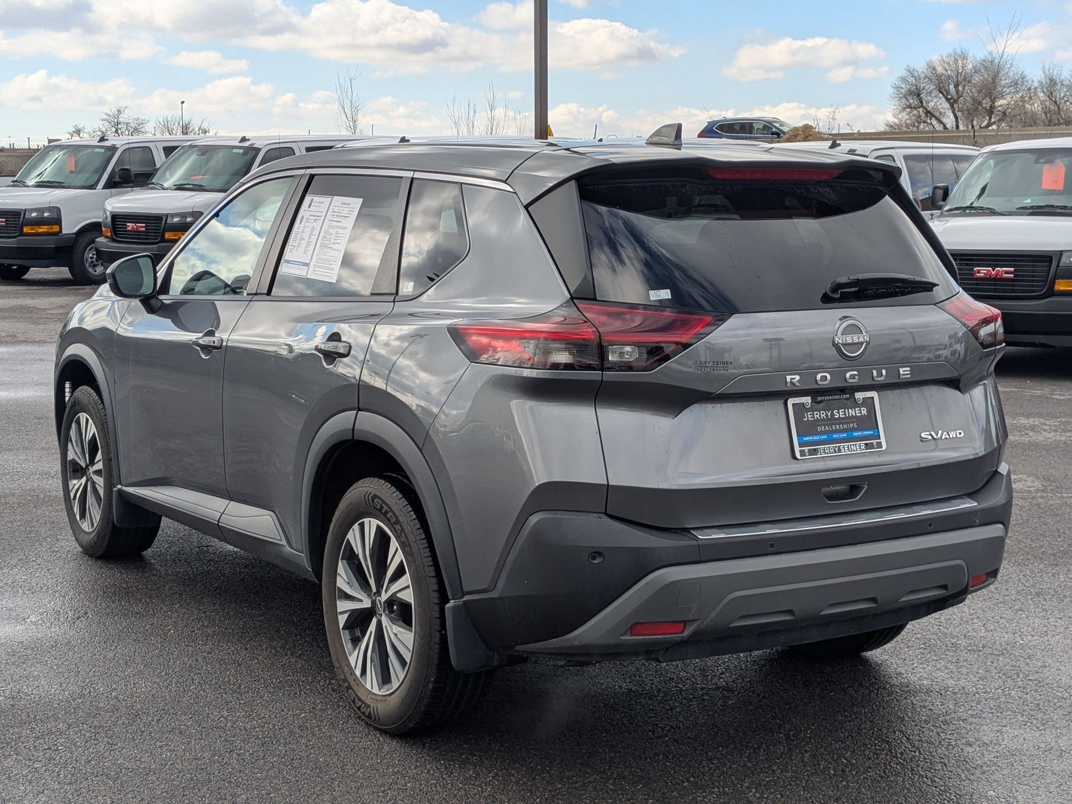 Used 2022 Nissan Rogue SV image 4