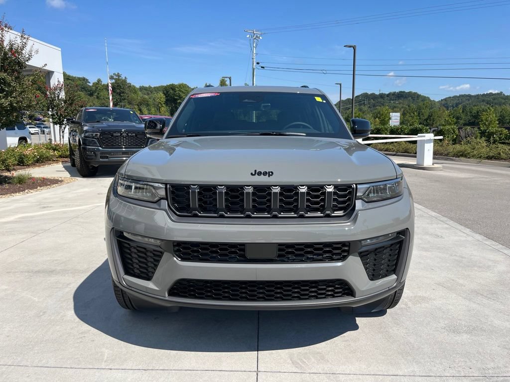 New 2027 Jeep Grand Cherokee L Limited w/ Limited Altitude Package AWD/4WD image 32