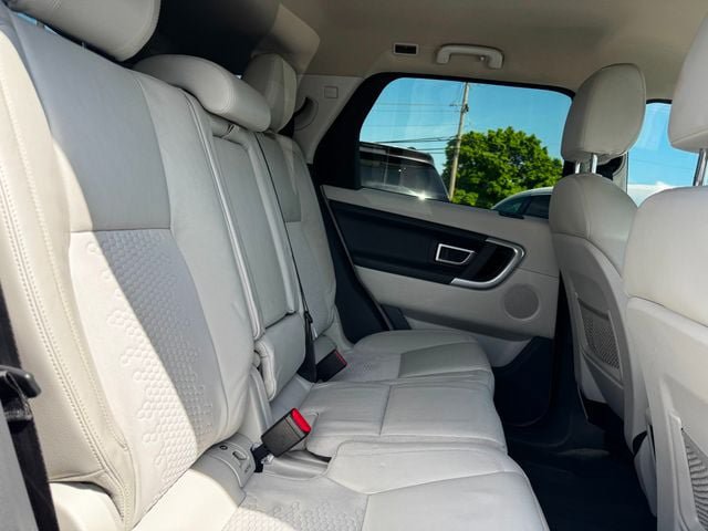 Used 2017 Land Rover Discovery Sport SE AWD/4WD image 18