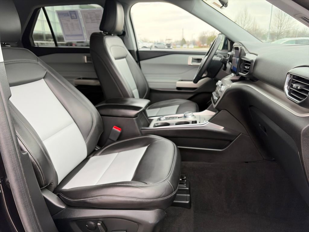 Used 2023 Ford Explorer XLT w/ Equipment Group 202A image 11