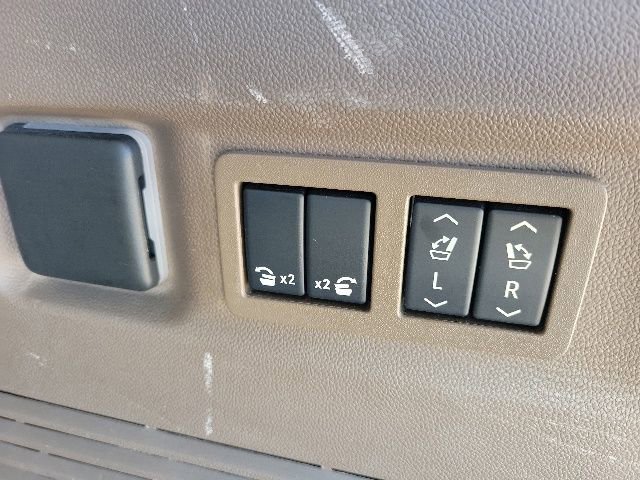 Used 2024 GMC Yukon XL Denali AWD/4WD image 31