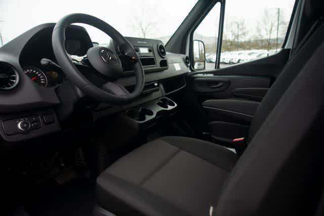 Used 2025 Mercedes-Benz Sprinter 2500 image 33