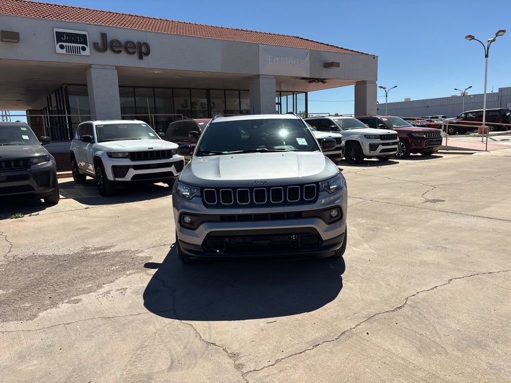 Used 2023 Jeep Compass Latitude w/ Sun and Sound Group image 2