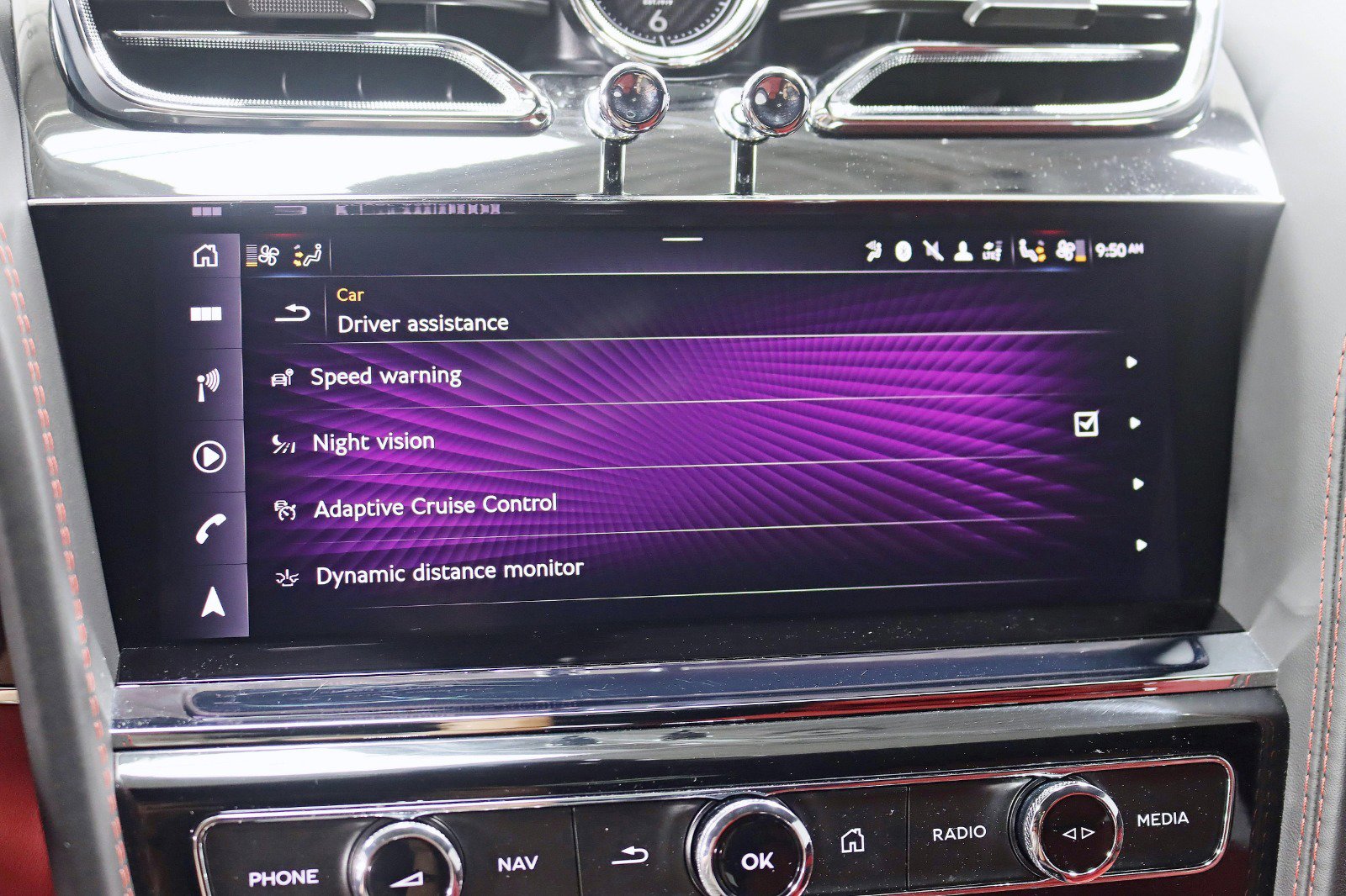 Used 2022 Bentley Bentayga image 24