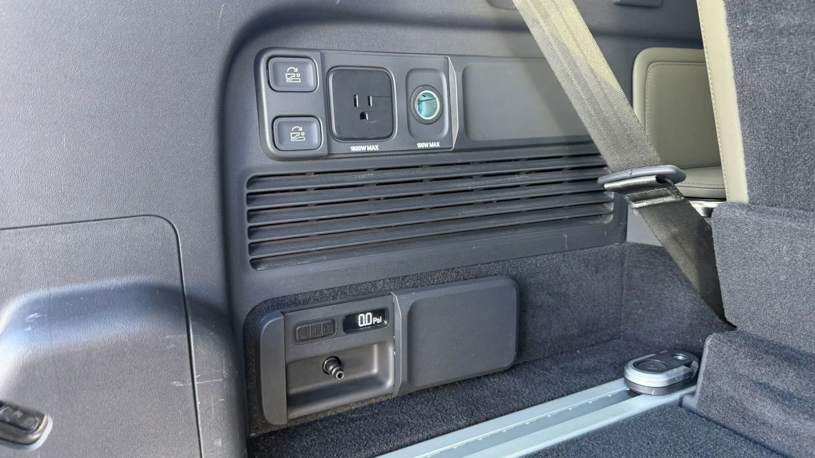 Used 2023 Rivian R1S Launch Edition AWD/4WD image 16