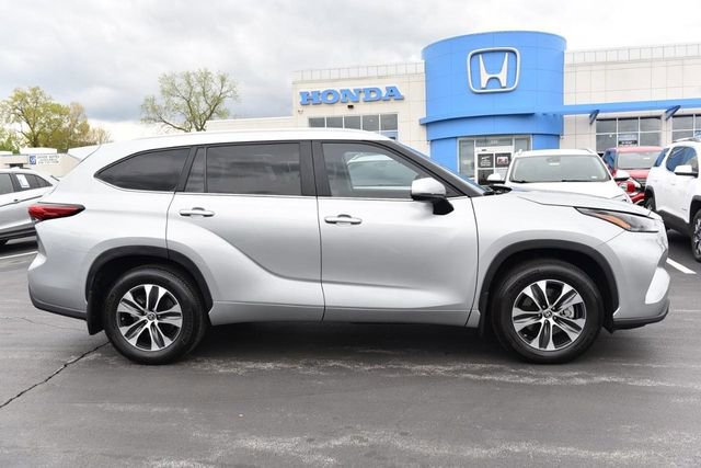 Used 2023 Toyota Highlander XLE image 5