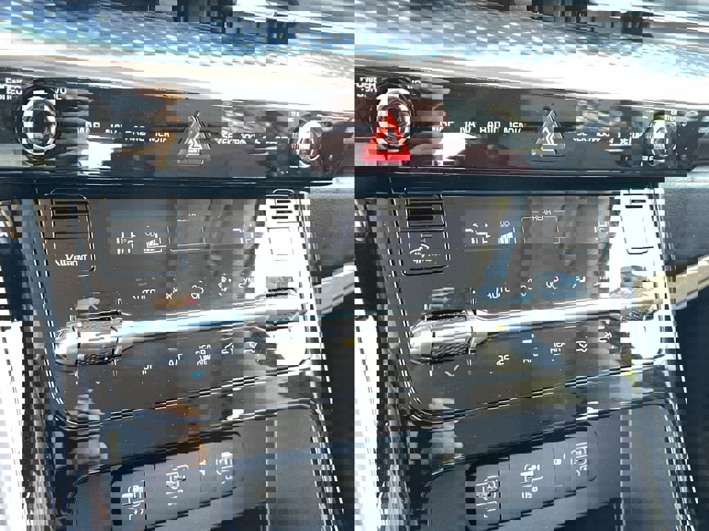 Certified 2024 Kia Carnival SX Prestige image 25