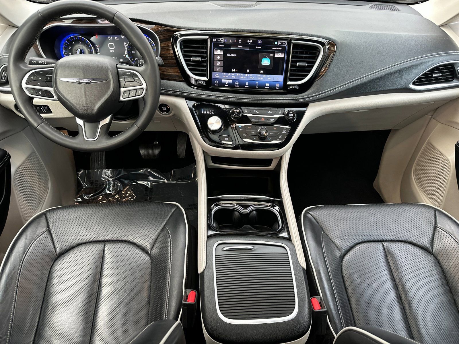 Used 2023 Chrysler Pacifica Limited image 14