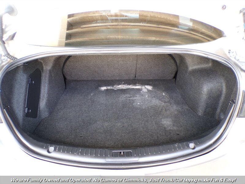 Used 2011 MAZDA MAZDA3 i Touring FWD image 38