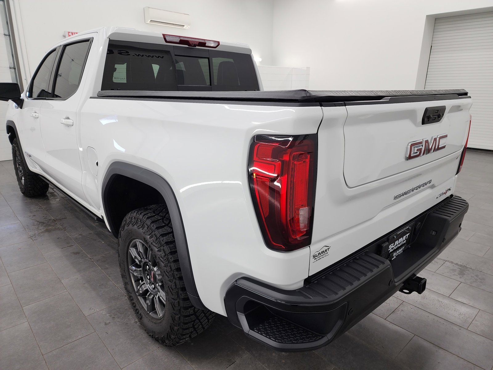 Used 2024 GMC Sierra 1500 AT4X image 6