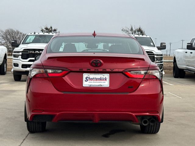 Used 2024 Toyota Camry SE image 9