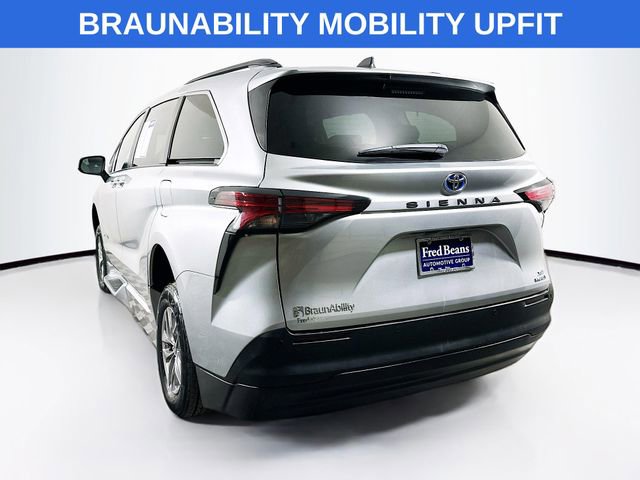 Used 2021 Toyota Sienna XLE w/ XLE Plus Package image 5