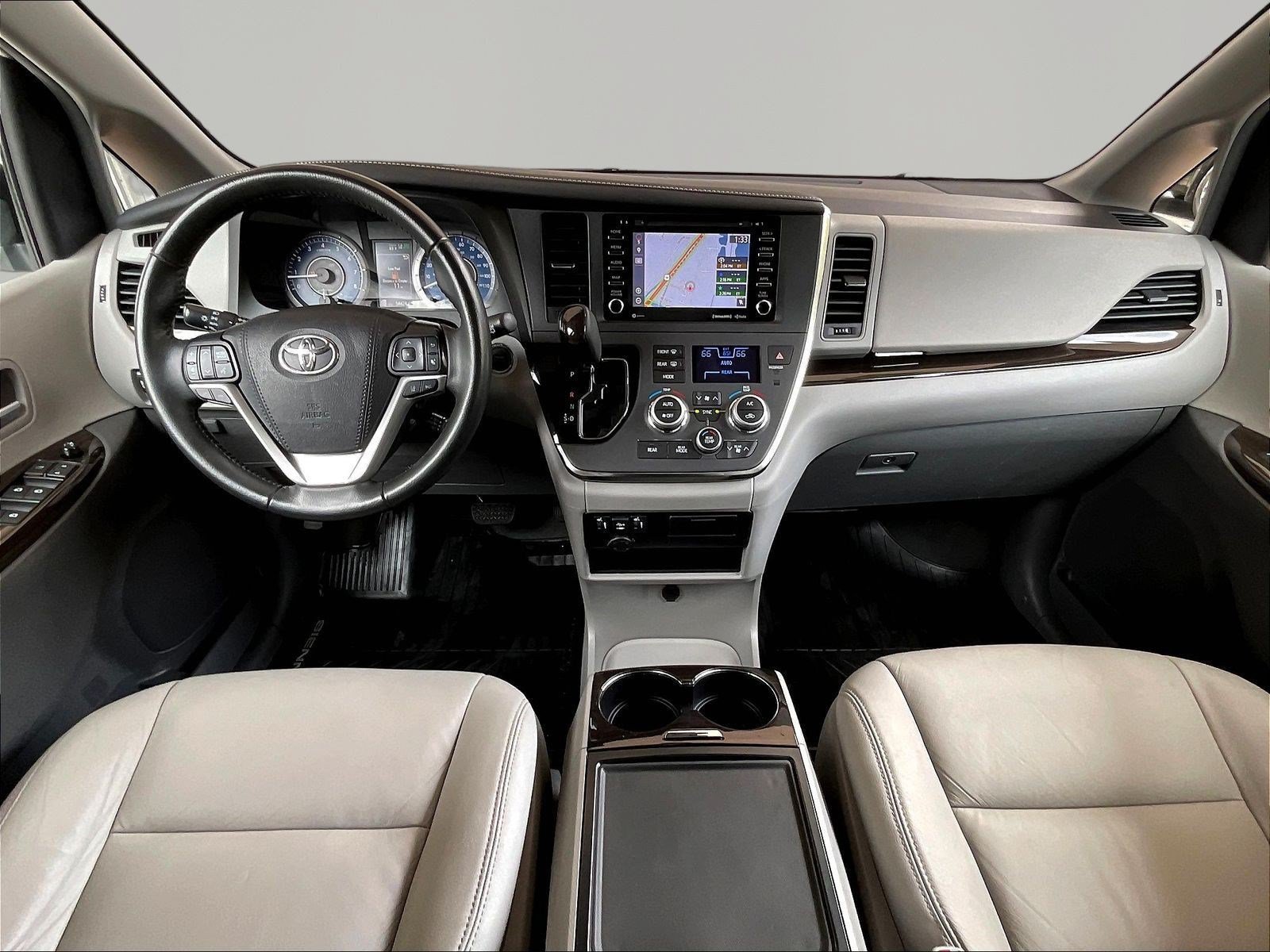 Used 2019 Toyota Sienna XLE w/ XLE Navigation Package FWD image 7