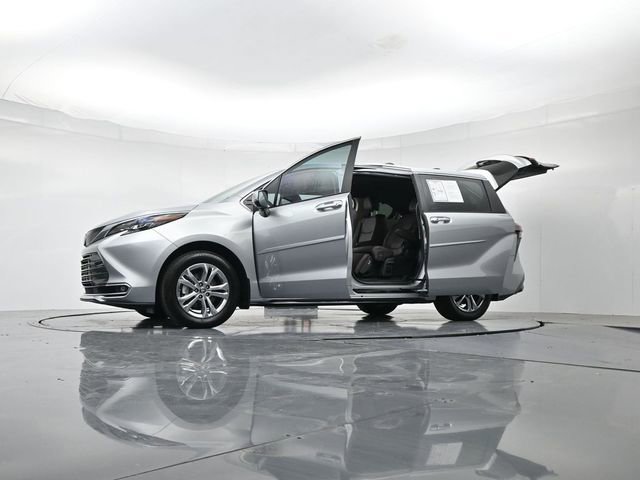 Used 2024 Toyota Sienna Platinum image 54