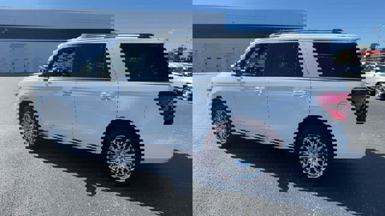 Used 2024 Ford Expedition Platinum image 7