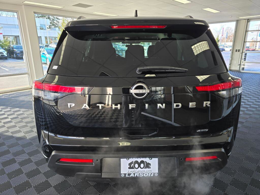 Used 2025 Nissan Pathfinder SV image 5