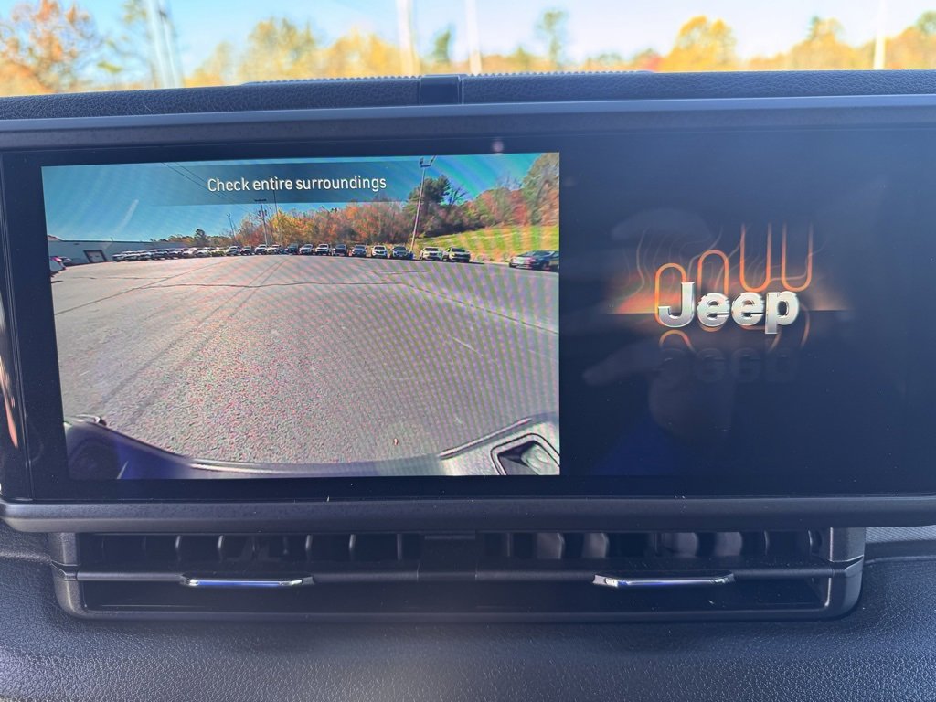 Used 2025 Jeep Gladiator Sport image 7