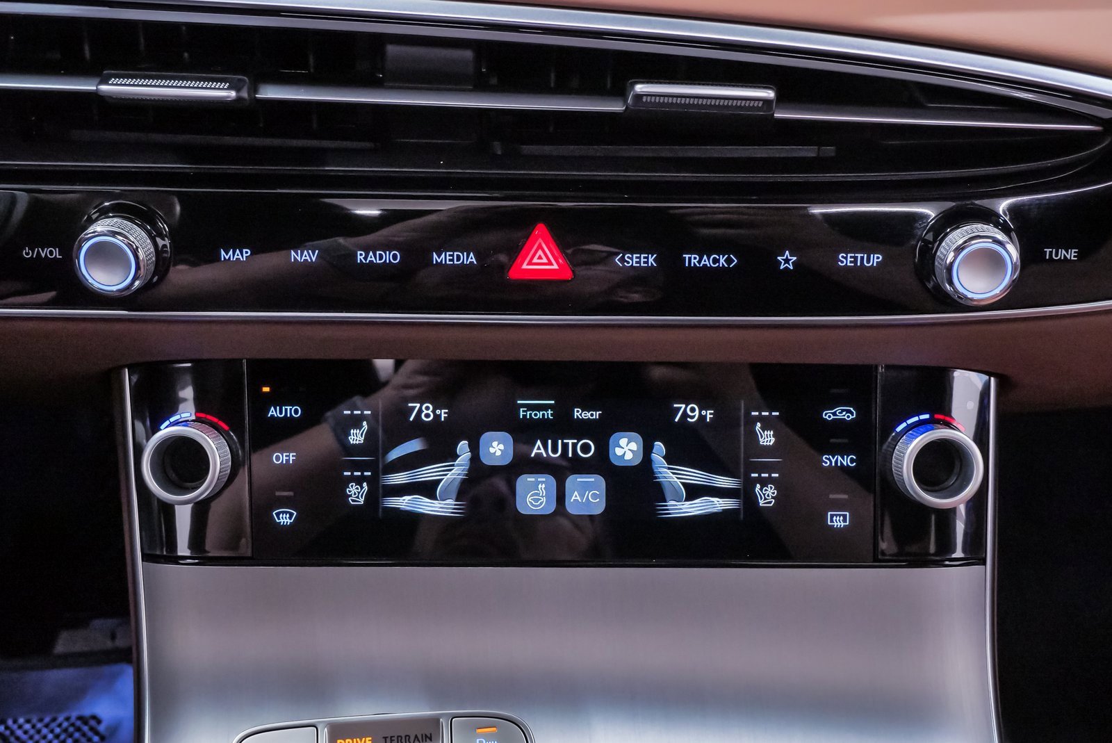 Certified 2026 Genesis GV70 2.5T Advanced image 17