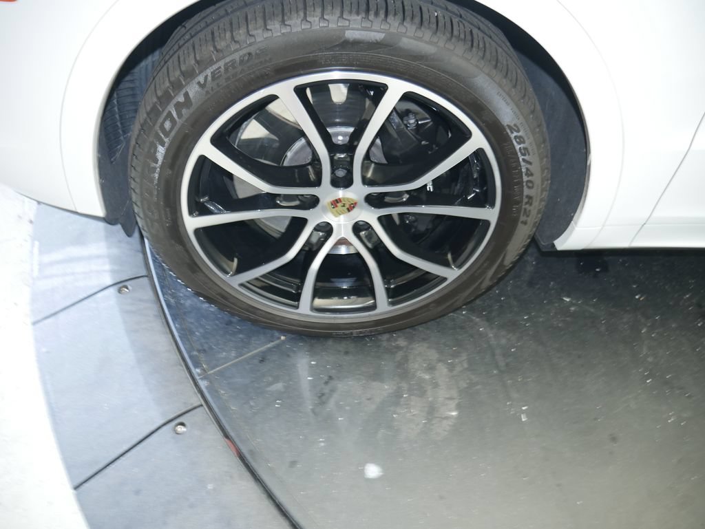 Certified 2023 Porsche Cayenne Turbo AWD/4WD image 14