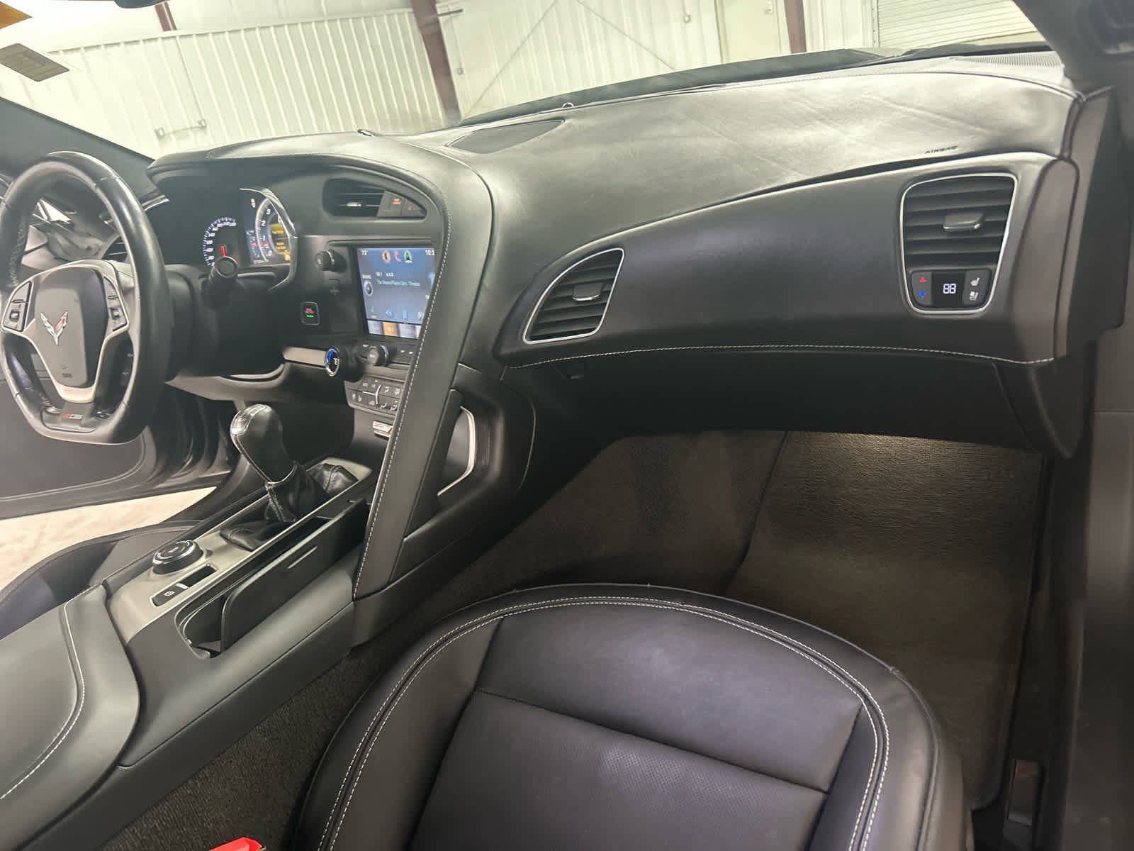 Used 2015 Chevrolet Corvette Z06 w/ 3LZ Preferred Equipment Group image 19