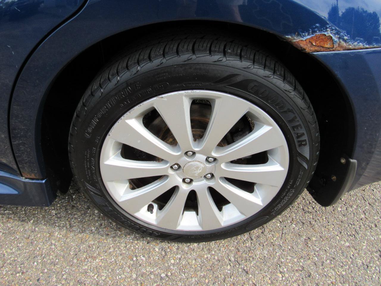 Used 2010 Subaru Legacy 2.5i Limited AWD/4WD image 11