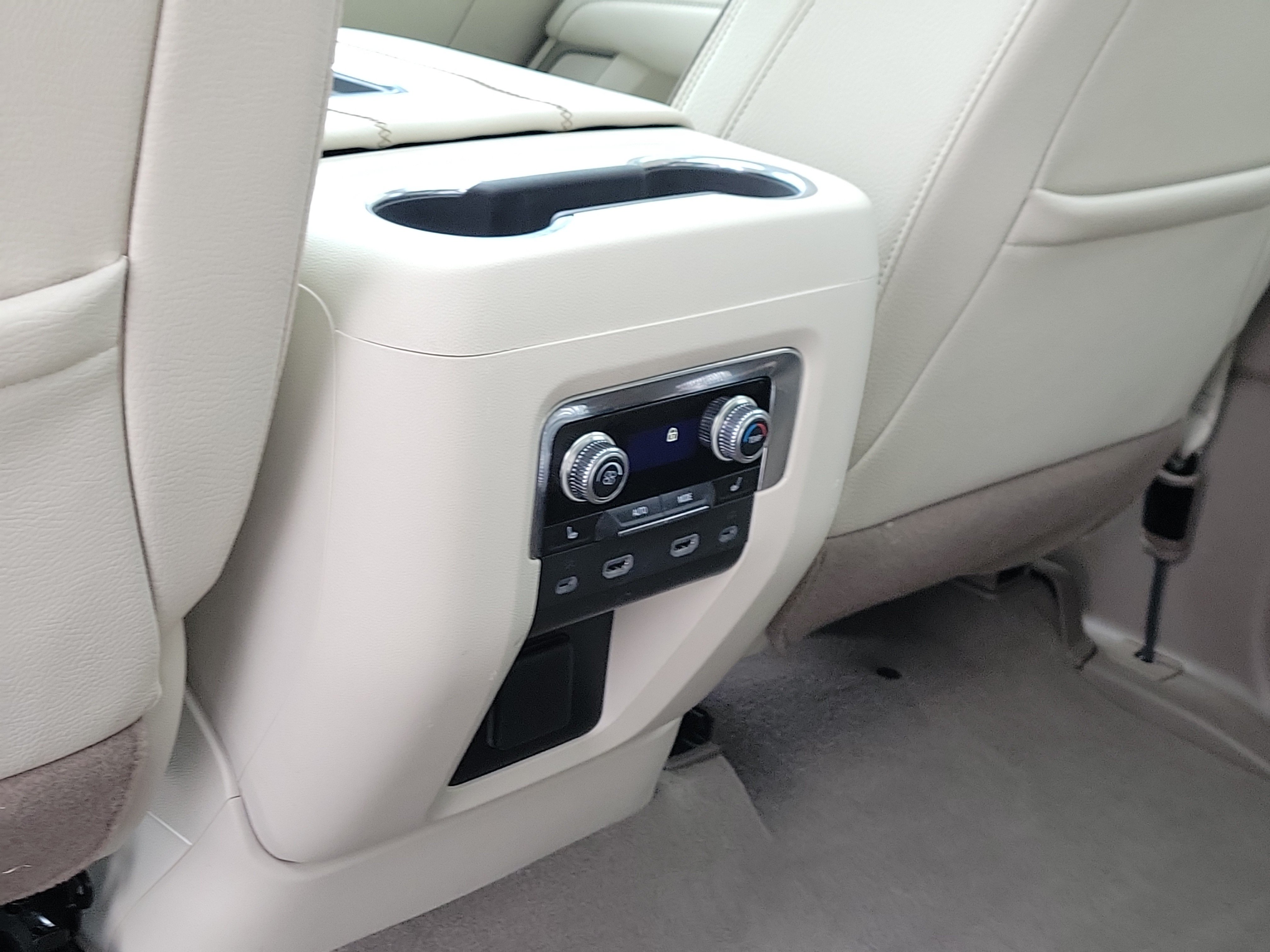 Used 2023 GMC Yukon Denali w/ Denali Reserve Package RWD image 15