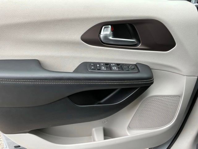 Used 2024 Chrysler Voyager LX FWD image 20