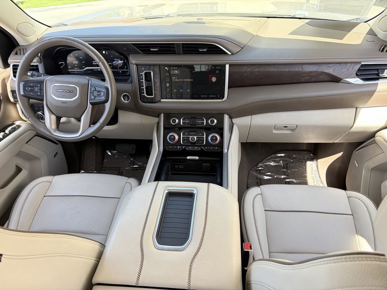 Used 2022 GMC Yukon XL Denali AWD/4WD image 15