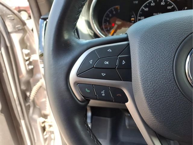 Used 2019 Jeep Grand Cherokee Overland AWD/4WD image 24
