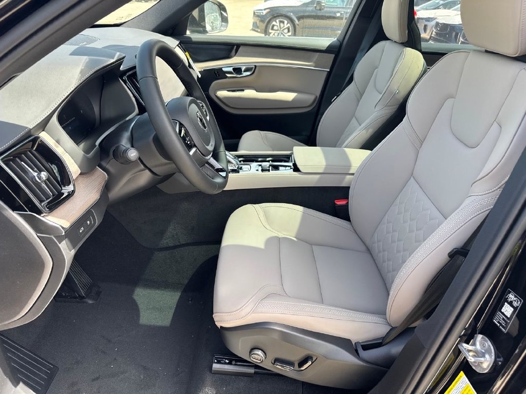 New 2026 Volvo XC90 T8 Plus w/ Protection Package Premier AWD/4WD image 8