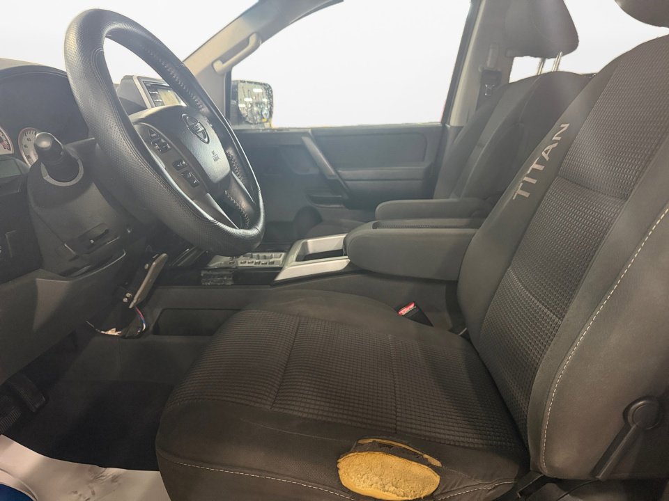 Used 2014 Nissan Titan PRO-4X image 11