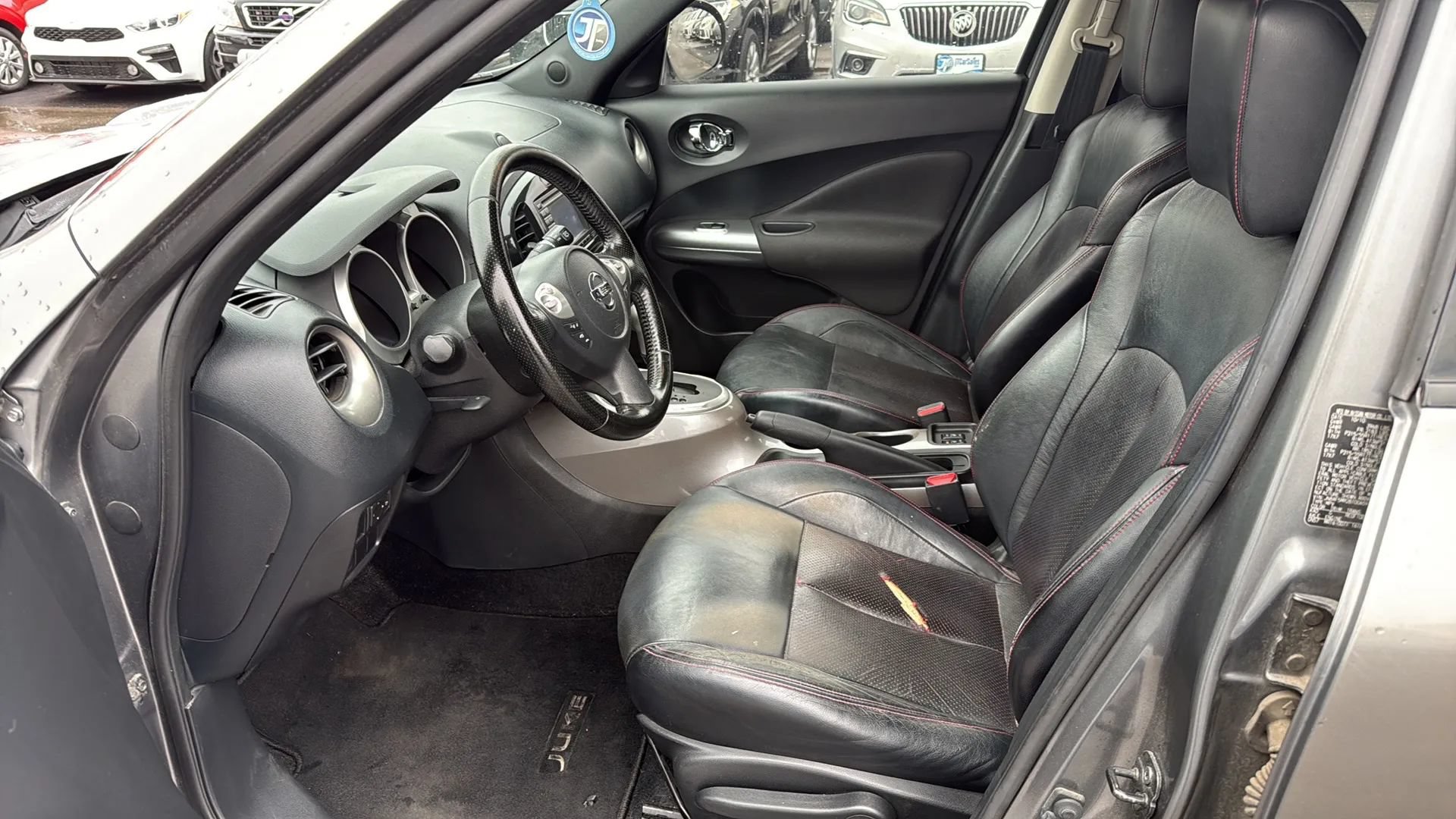 Used 2011 Nissan Juke SL FWD image 2