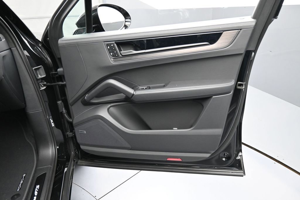 New 2026 Porsche Cayenne GTS AWD/4WD image 30