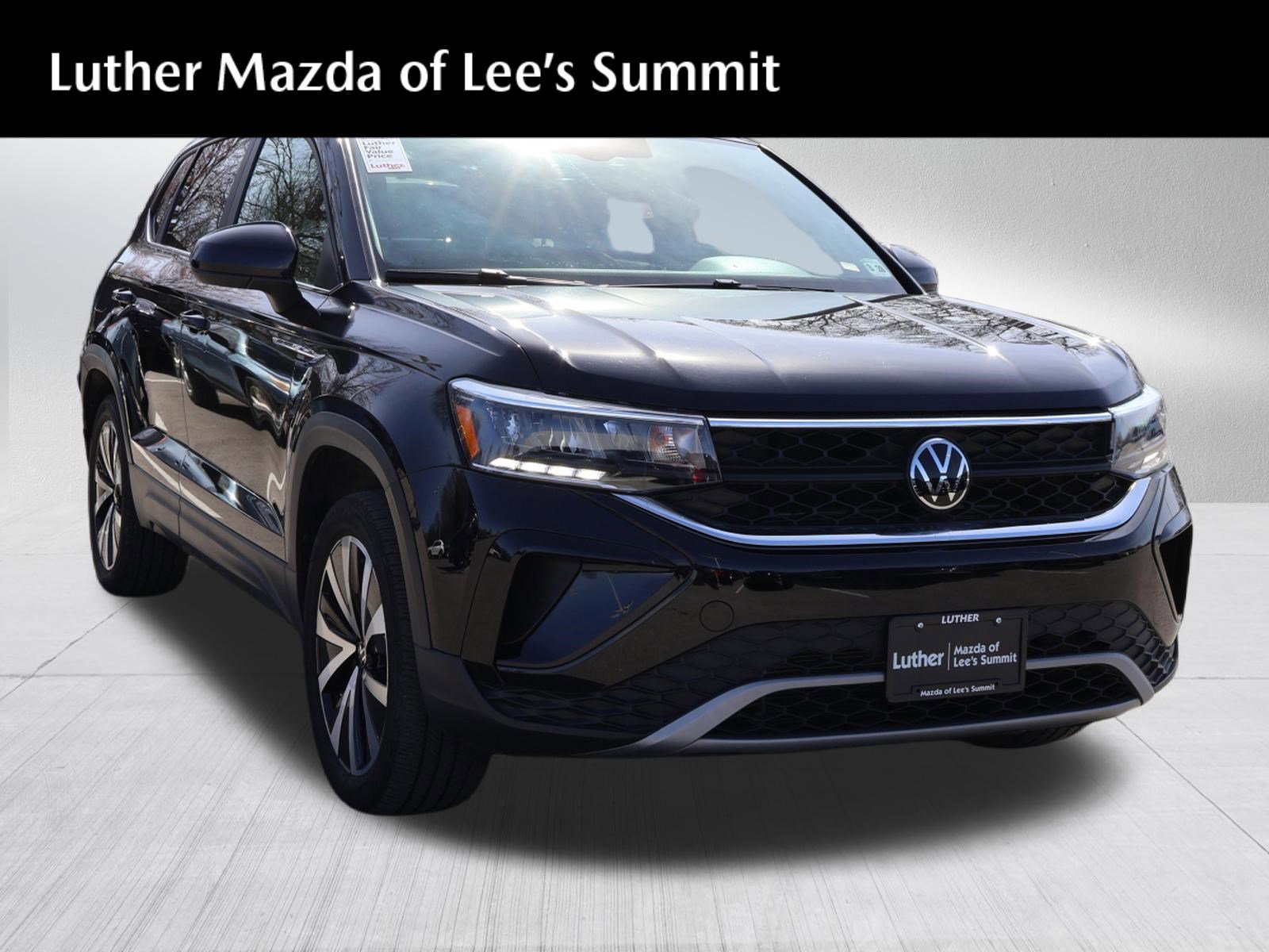 Used 2023 Volkswagen Taos SE w/ Panoramic Sunroof Package AWD/4WD image 1