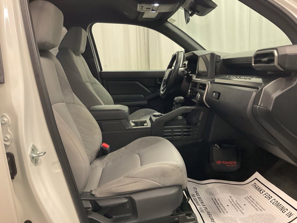 Used 2025 Toyota Tacoma SR5 AWD/4WD image 29