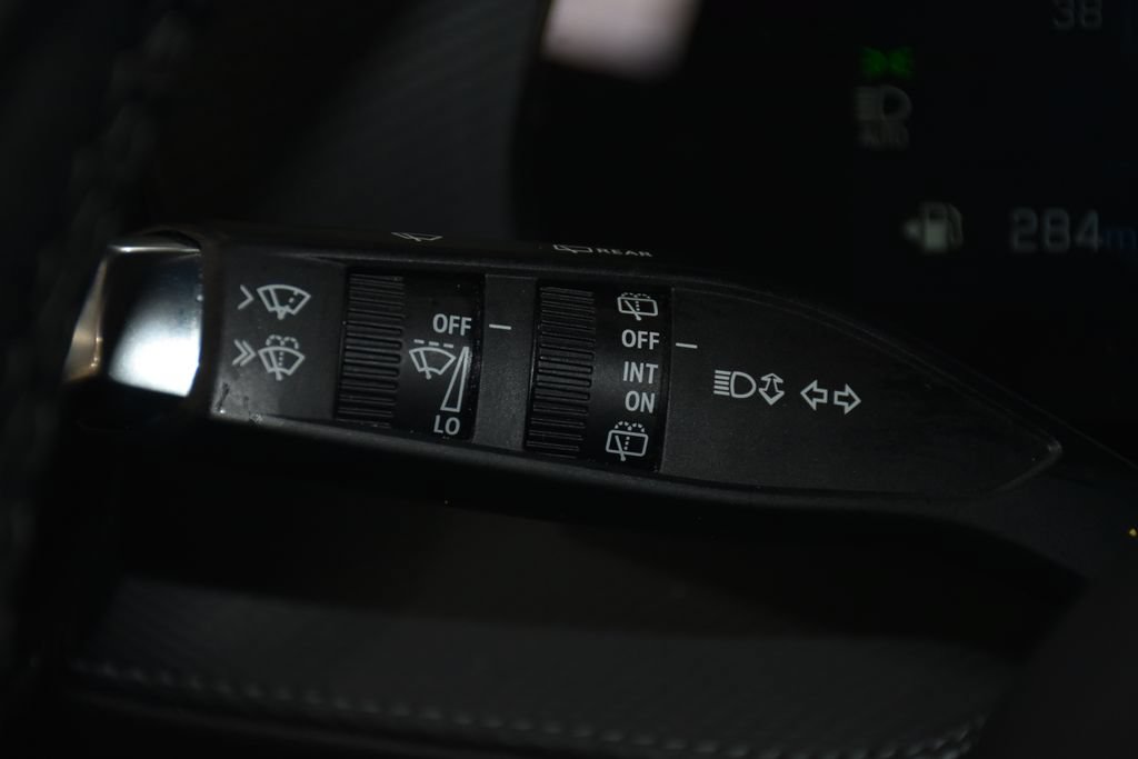 Used 2025 Chevrolet Equinox LT FWD image 11