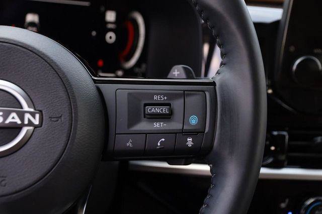 Used 2025 Nissan Pathfinder Platinum AWD/4WD image 15